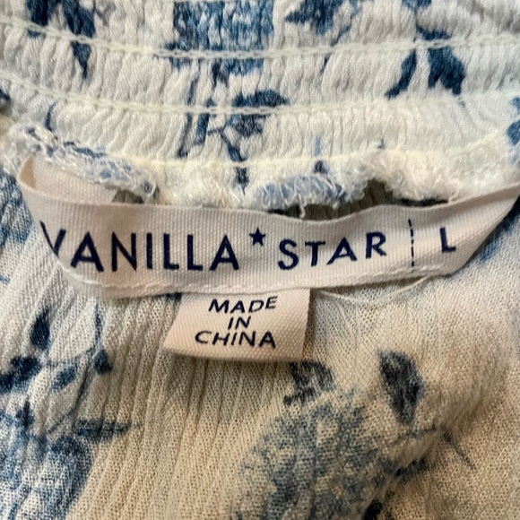 EUC Cropped Vanilla Star Floral Smocked Henley Top - Picture 2 of 2